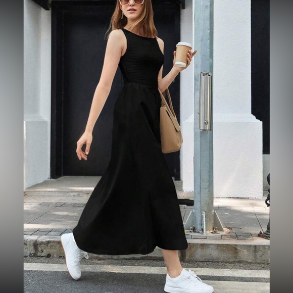 Elegant White Sleeveless Dress - Picture 11 of 16